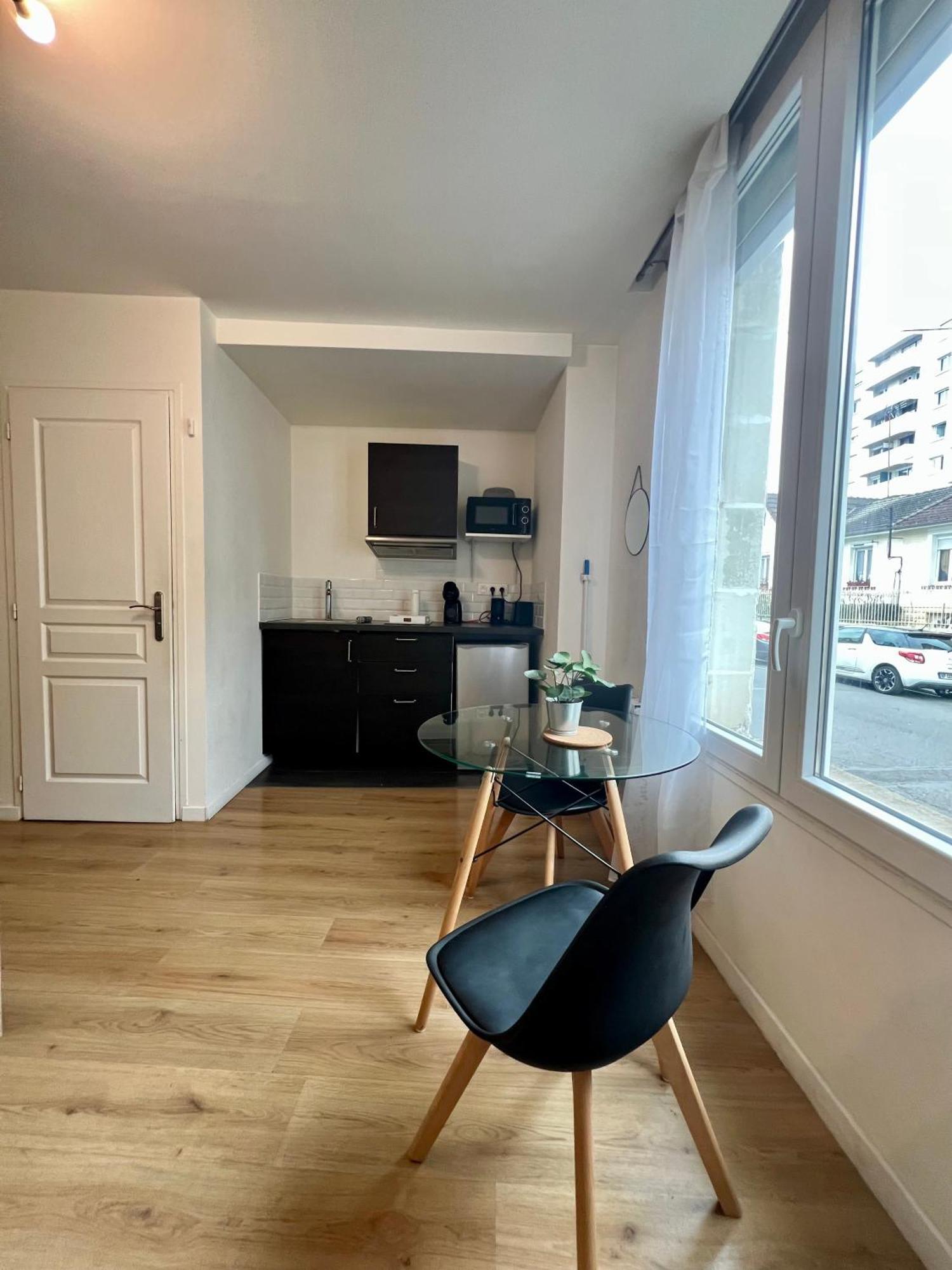 Studios Ideal Pro I Centre-Ville & Parking Gratuit Chatellerault Exterior photo